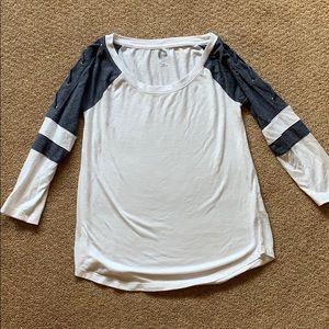 Cute shirt with Mia way sleeves